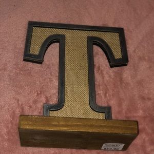 T sign